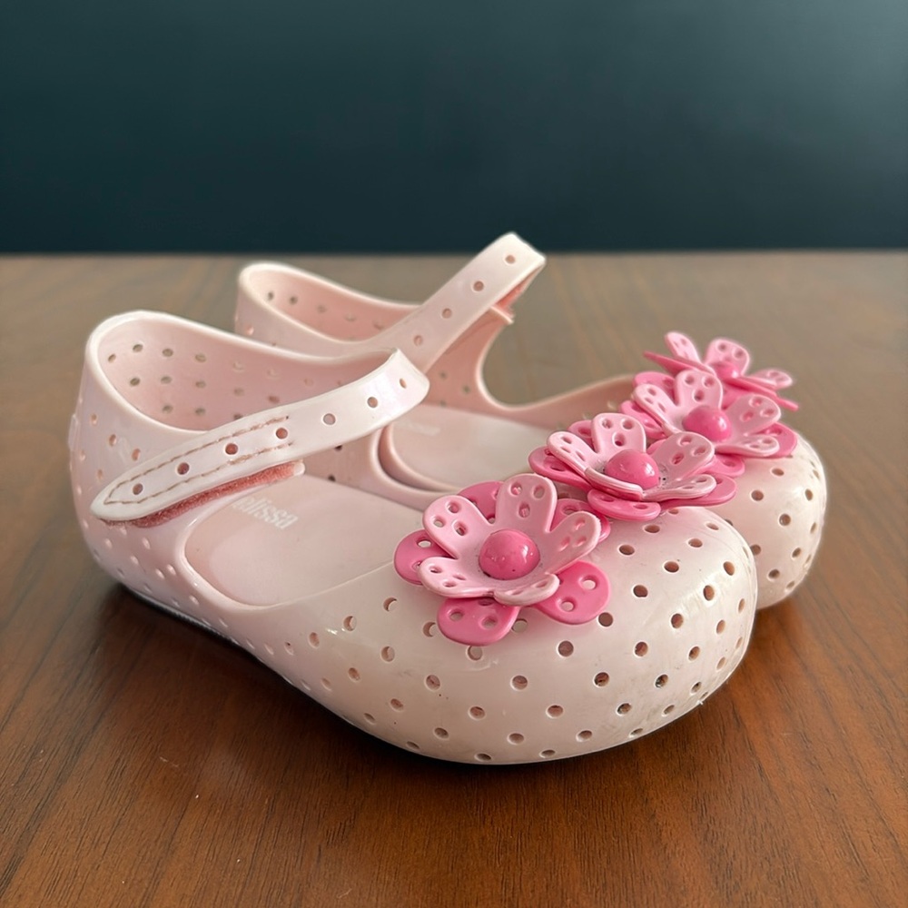 Mini Melissa, Little Girl's & Girl's Perforated-Flower Mary-Jane Flats, size 7